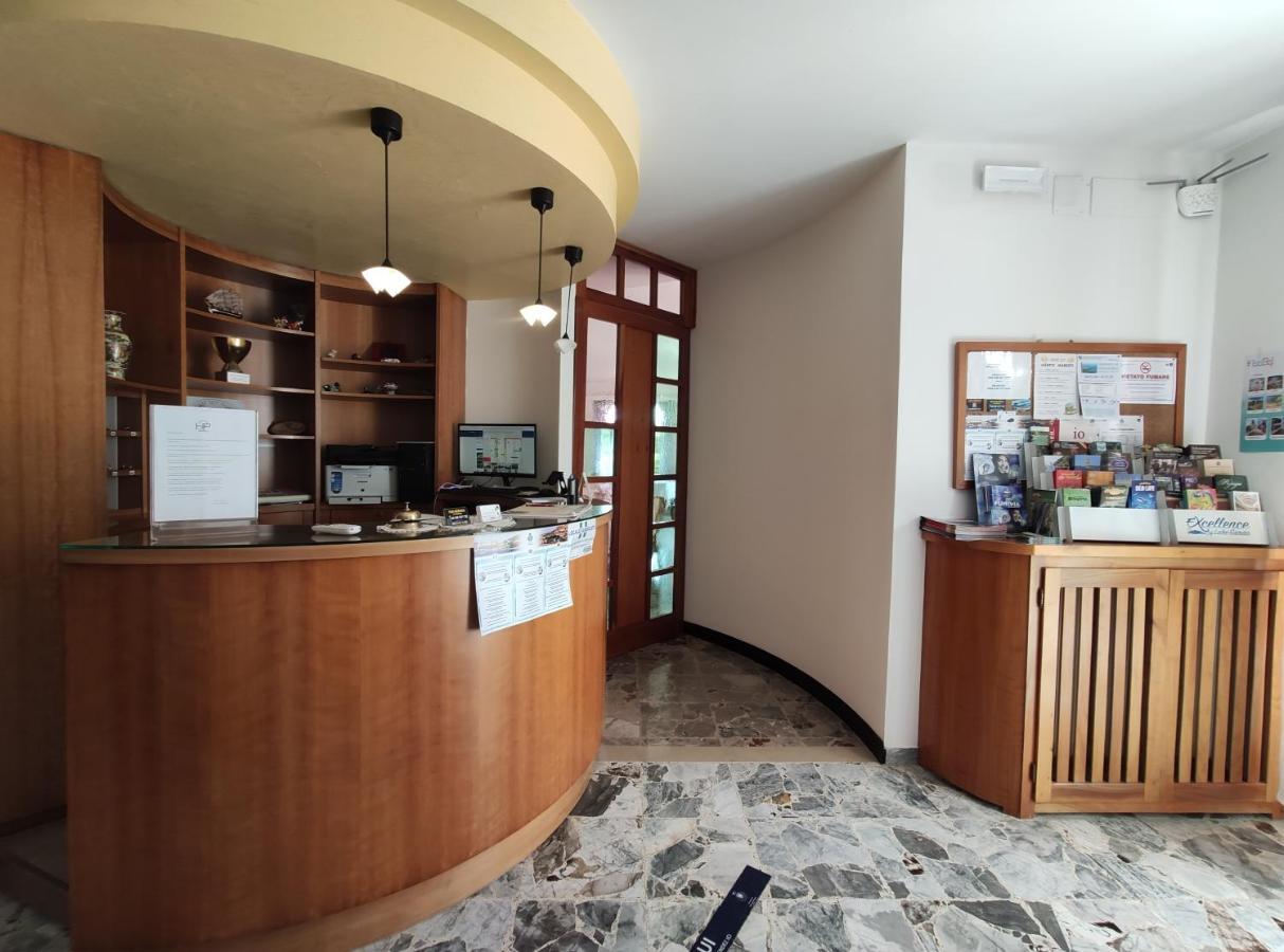 Hotel 2 Palme Torri del Benaco Kültér fotó