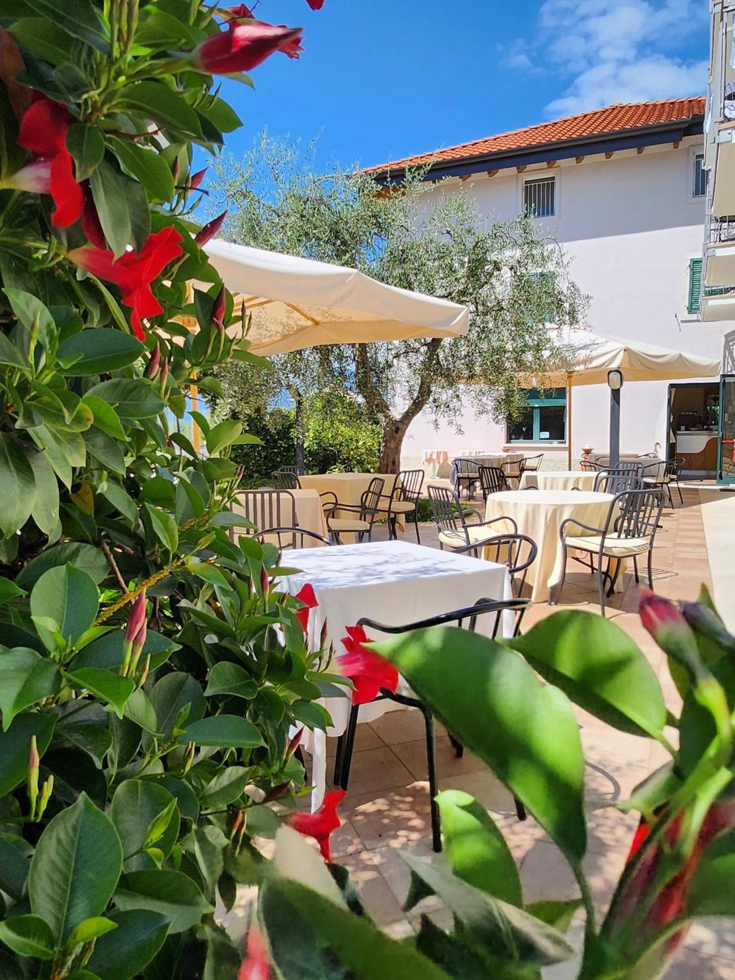 Hotel 2 Palme Torri del Benaco Kültér fotó